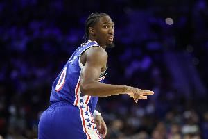 比肩哈登&东契奇等人!马克西开季连续六场25+5助 历史第五人