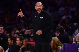 哈姆:现在的球员有话都不会当面跟我说 而是手机上给我发小作文