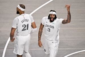 独行侠这是有毒？！球队三名中锋浓眉莱夫利加福德都因伤打不了