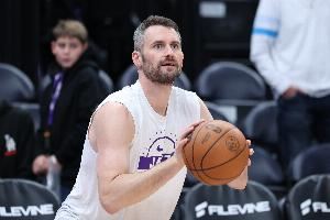 我还在打球！乐福替补17分钟 6中3&三分5中2拿到10分3板1帽