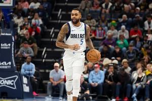 侠媒:拉塞尔在训练时的态度和防守端的懒散惹怒了不少队友